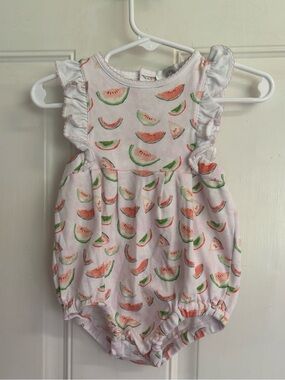9M The Proper Peony White Melon Pima Open Side flutter sleeve Bubble.  In EUC!